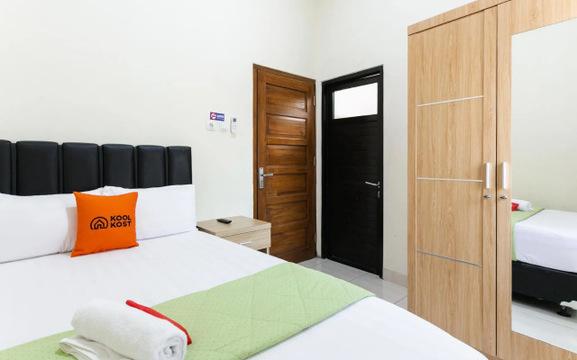 RedDoorz Syariah near Purwosari Train Station