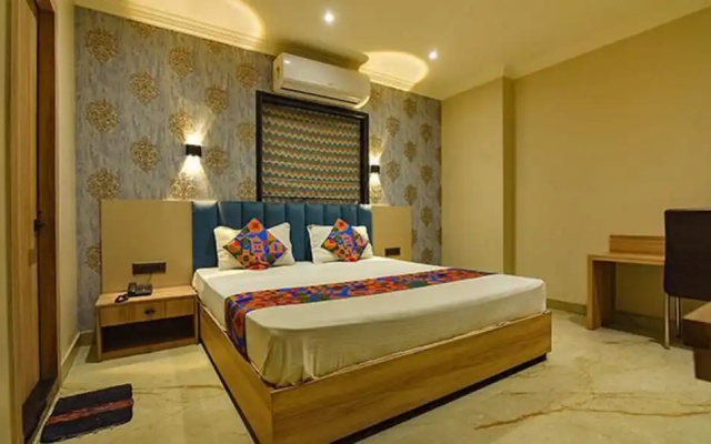 FabHotel Seventy Seven