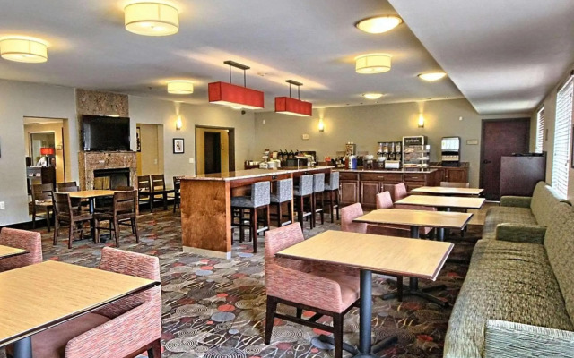 Country Inn & Suites by Radisson, Dearborn, MI