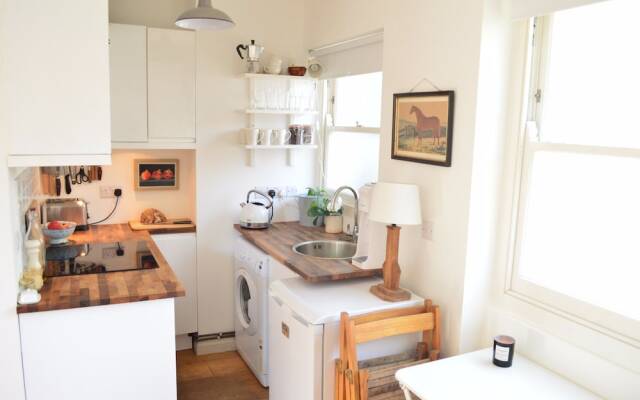 North London Studio With Wifi and Garden