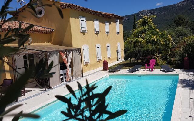 Idyllic Villa in Trets with Private Swimming Pool