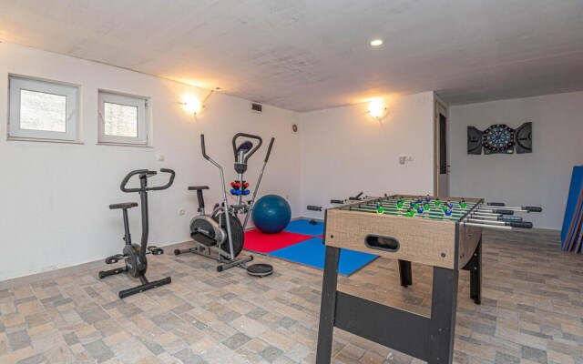 Amazing Home in Grebastica With Wifi and 4 Bedrooms