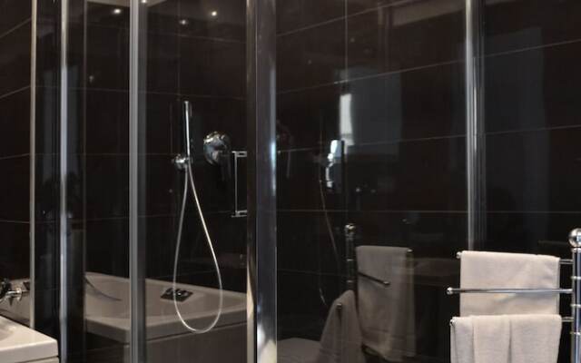 Tiffanys Boutique Suites Residence