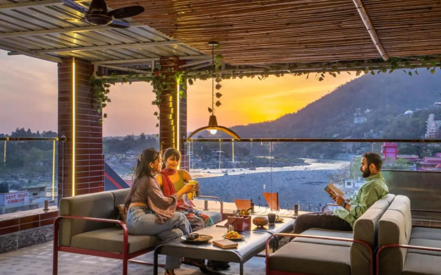 The Hosteller Rishikesh, Ganges