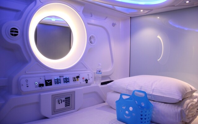 Heybear Capsule Hotel