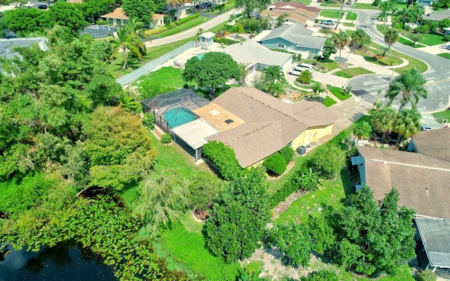 Lakeshore - Private & Sanitized, Perfect for Social Distancing & Working From Home. Private Pool, Pet Friendly. Discounted During Pandemic. Super-host Support