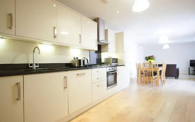 Crompton House Apartments