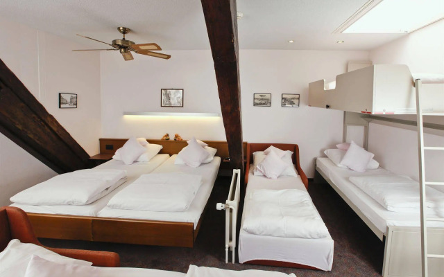 ROESLI Guest House