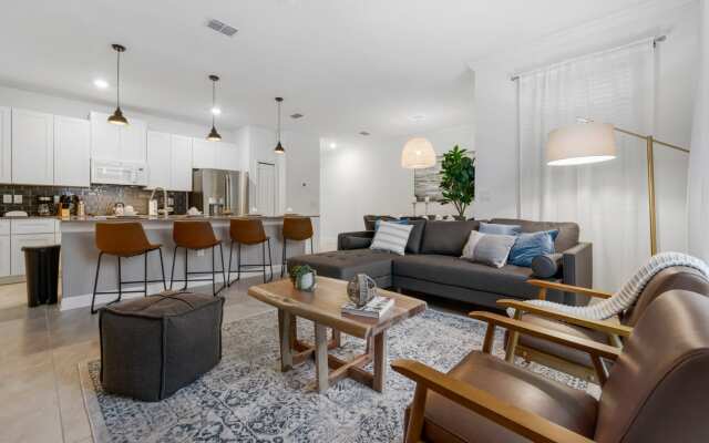 Modern townhome with private pool near Disney