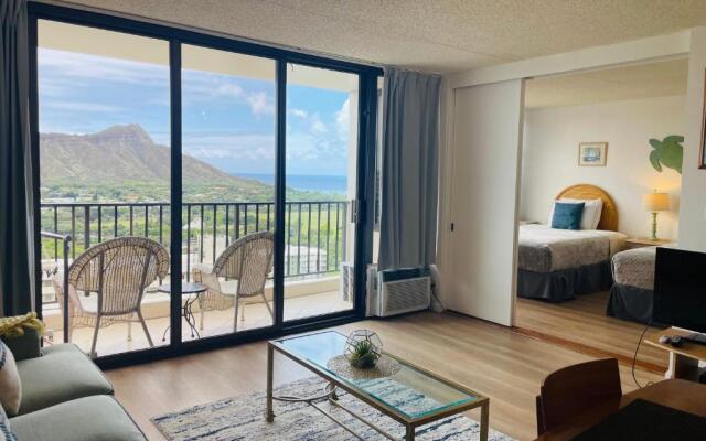 Waikiki Banyan 3411 Ocean View Free Parking