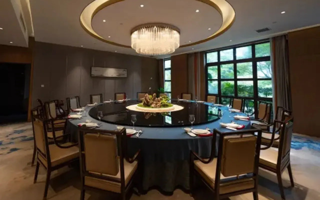 Deqing Shenghua Lakeside  SSAW Garden Hotel