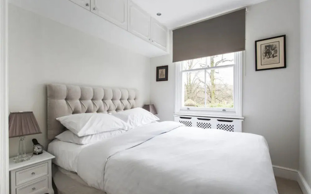 Cathcart Road IV by Onefinestay