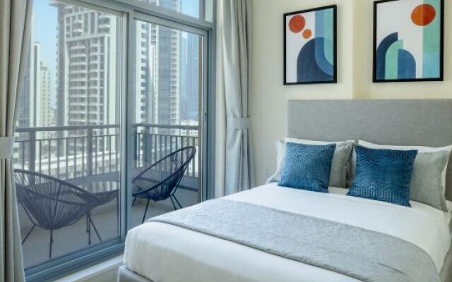 Dubai Mall short walk large studio | Balcony