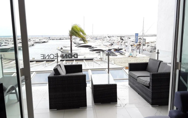136 A First Line sleeps 6