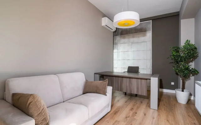 142m² Bright Alimos Apartment with Marina View