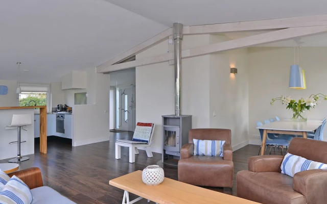 Detached Villa Near Lake Veere