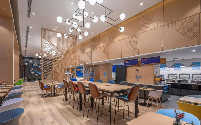 Holiday Inn Express Ningbo City Center by IHG