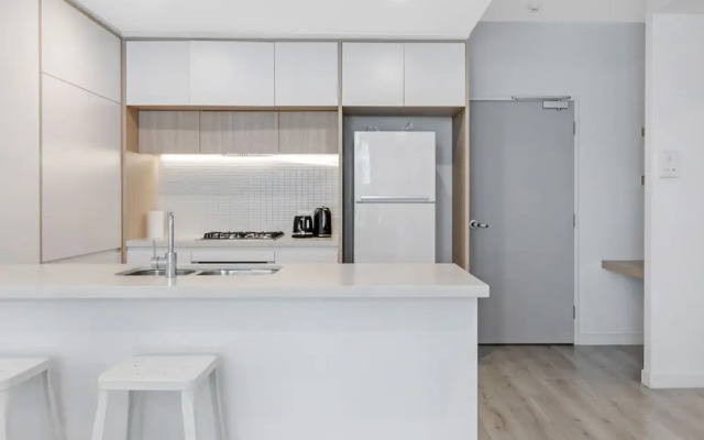 Kozyguru | Penrith | 2 Bed 2 Bath Apt Free Parking