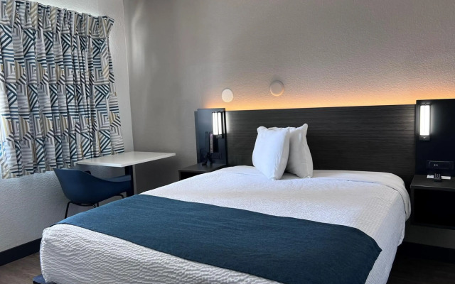 Motel 6 Bakersfield, CA - South