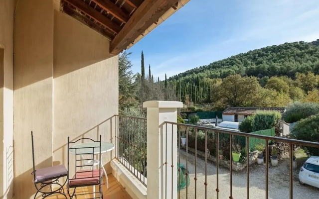 Villa With Swimming Pool Within the Luberon