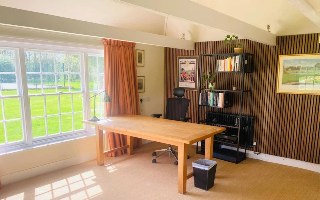 Stunning 6-bed Country House With Heated Pool