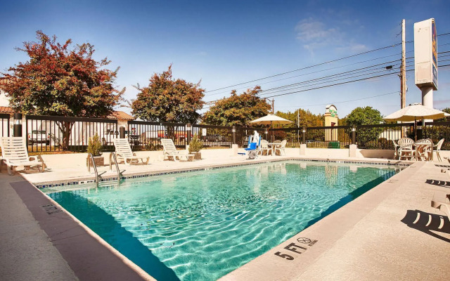 Americas Best Value Inn & Suites Bastrop