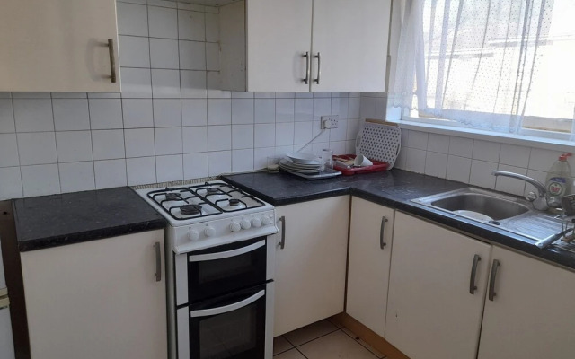 Captivating Extra Large Room in London, to Relax