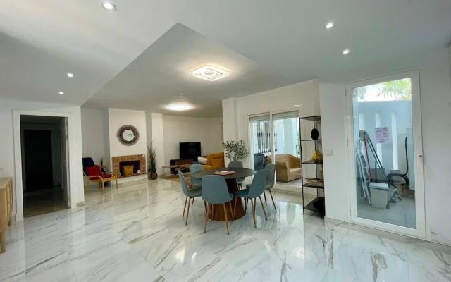 Modern 3 Bedroom Pool Access Apartment F-7