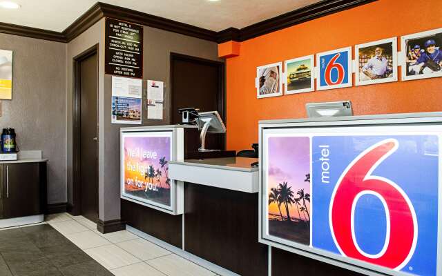 Motel 6 Modesto, CA - Downtown