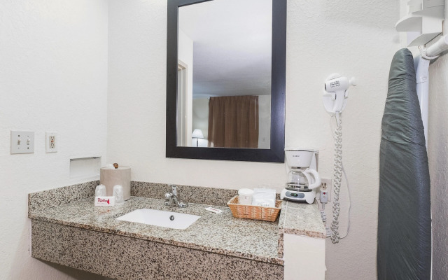 Red Roof Inn Kingsland