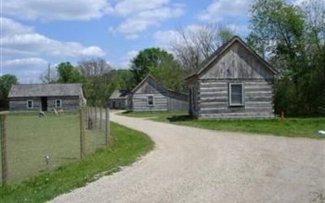 Galena Log Cabin Getaway