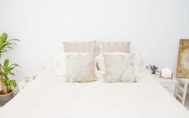 Spacious and Bright Apartment by La RecepciÃ³n