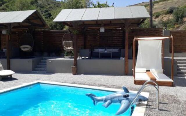 Almirikia Apartments & Rooms