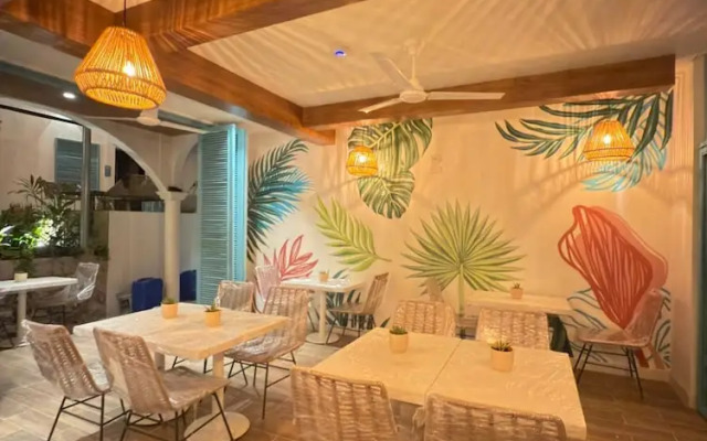 Adra Hostel Peten