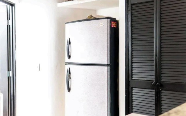 Room in Guest Room - Suite 2 Vena (close to Buses and Supermakets