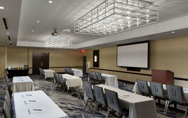 DoubleTree by Hilton Jamestown