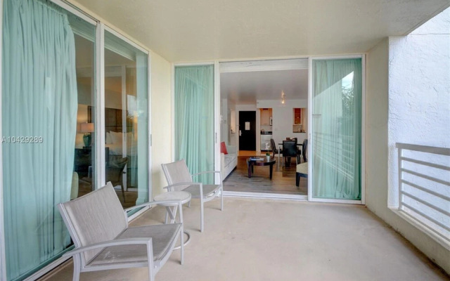 Beautiful GALLERYone Condo 1-1 6th FL