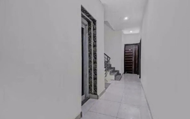OYO Flagship 70305 Hotel Dg Dwarka Mor