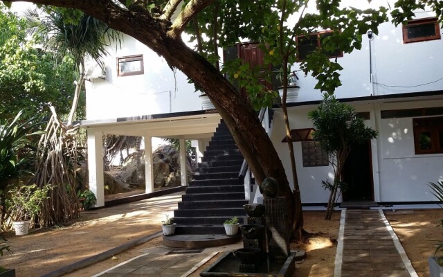 Sri Lanka Beach House Hotel and SPA