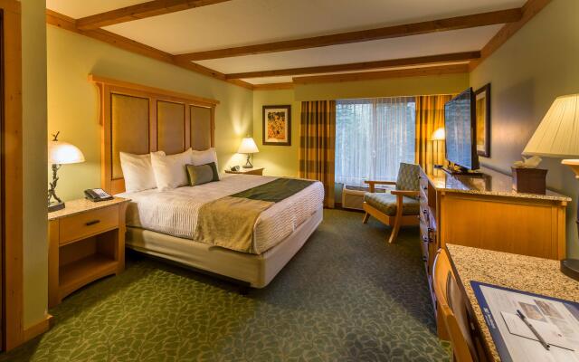 Green Mill Village Hotel & Suites, BW Signature Collection