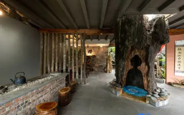 Tengchong Heshun Feipu Mountain House Inn