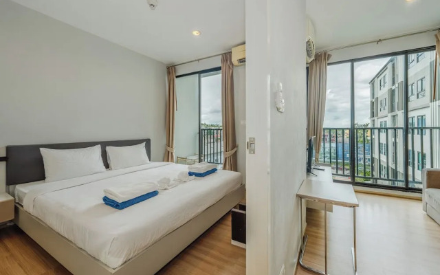 Chic Condo Near Shops & Nightlife C203