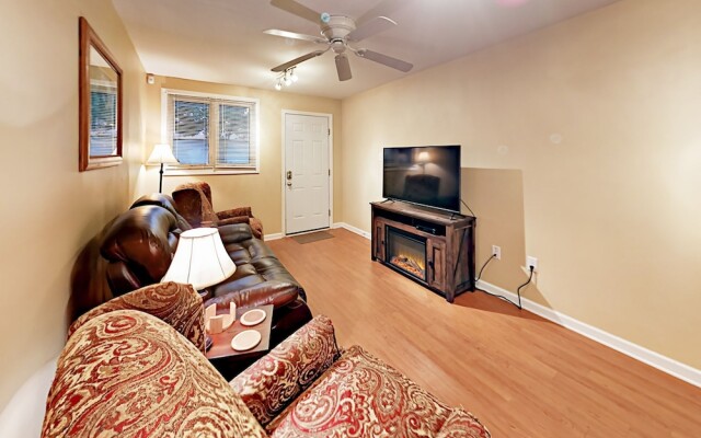 Charming Unit D - 2 Br Duplex