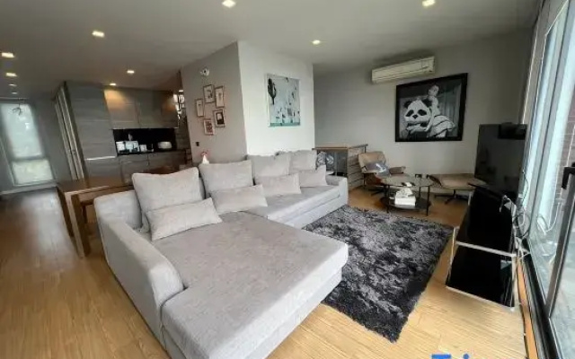 Sandbox 6 (3BR-max 12 guests)