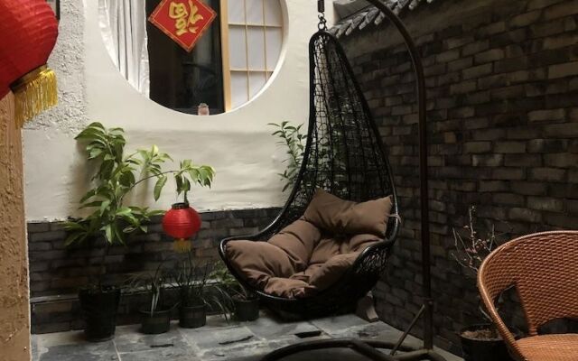 Fenghuang Little Bear Family Guest House