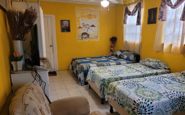 JO J'S Hostel