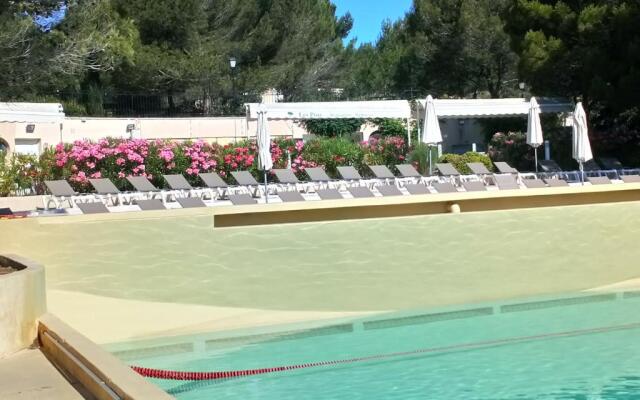 Charmant T2 climatisé avec belle vue , Golf de Pont-Royal