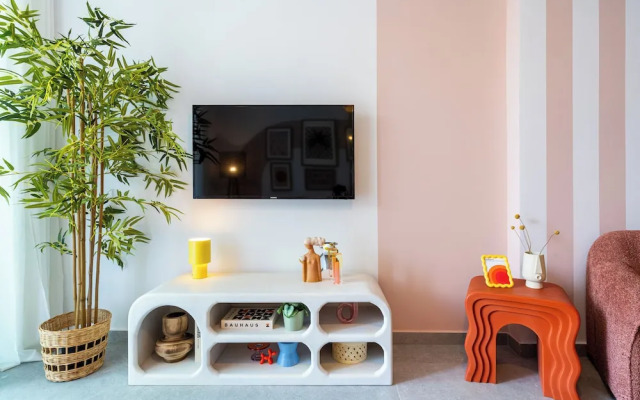 Lunette Artful 1-BR Apartment in Larnaca