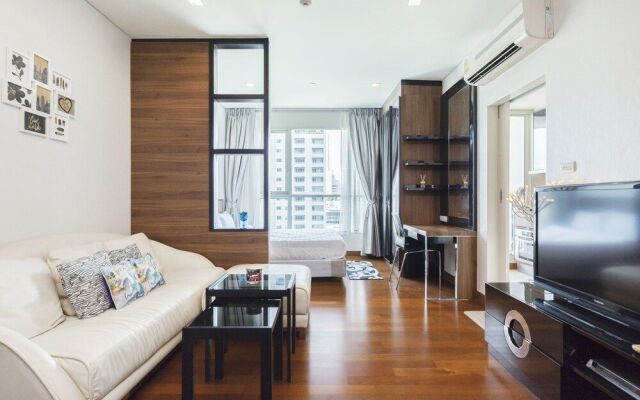 Ivy Thonglor by Favstay