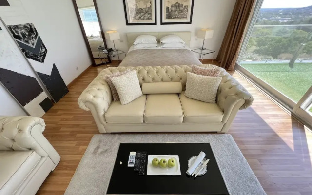 The Lake Villa Mountains & Sea view